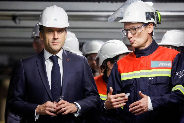 Emmanuel Macron, le 12 mai 2023, à Dunkerque ( POOL / PASCAL ROSSIGNOL )