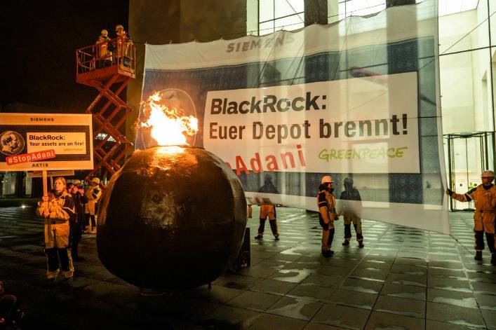 Soucieux de se verdir, BlackRock critique le bilan environnemental de Siemens, impliqué dans une immense mine de charbon australienne