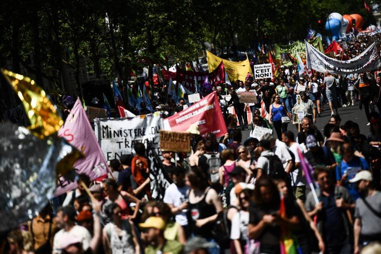 Manifestation contre la réforme des retraites, le 6 juin à Paris. ( AFP / CHRISTOPHE ARCHAMBAULT )