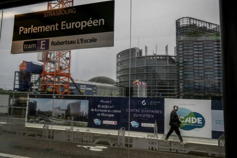 Le siège du Parlement européen à Strasbourg et la construction d'un centre d'affaires à proximité, le 17 mai 2024 ( AFP / JEFF PACHOUD )
