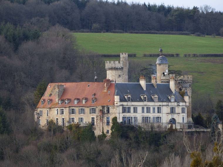Chateau de Veauce: Façades Sud et Est (Crédits photo : Wikimedia Commons - Patrocle )