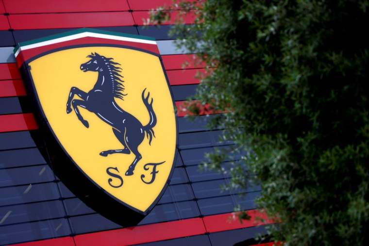 FERRARI RELÈVE SES PRÉVISIONS 2022, MARGE EN BAISSE SUR LE TRIMESTRE