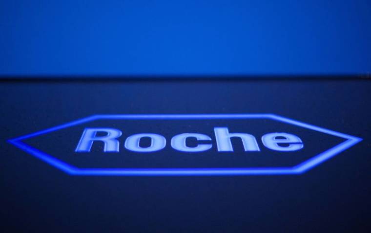 Le logo de la société pharmaceutique suisse Roche, devant son siège à Rotkreuz