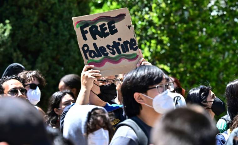 Des manifestants pro-palestiniens manifestent sur le campus de l'Université de Californie à Los Angeles (UCLA), à Los Angeles, le 29 avril 2024 ( AFP / Frederic J. BROWN )