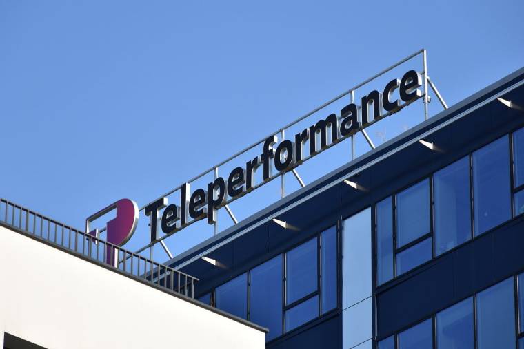 le logo de Teleperformance sur un bâtiment du groupe. (crédit photo : Adobe Stock /  )