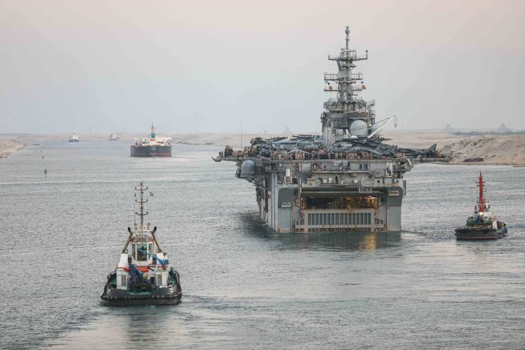 Un navire de guerre américain dans le canal de Suez, enÉgypte, le 6 août 2023. ( US Department of Defense / MOISES SANDOVAL )