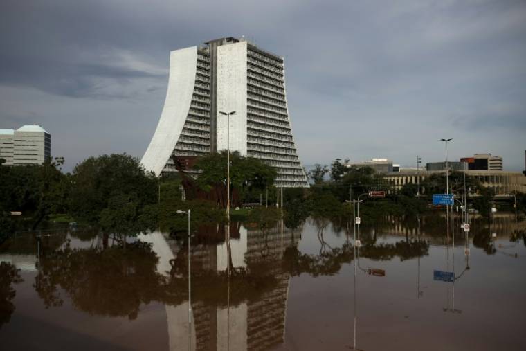 Une zone inondée du centre historique de Porto Alegre, dans l'Etat du Rio Grande do Sul, le 8 mai 2024 au Brésil ( AFP / Anselmo CUNHA )