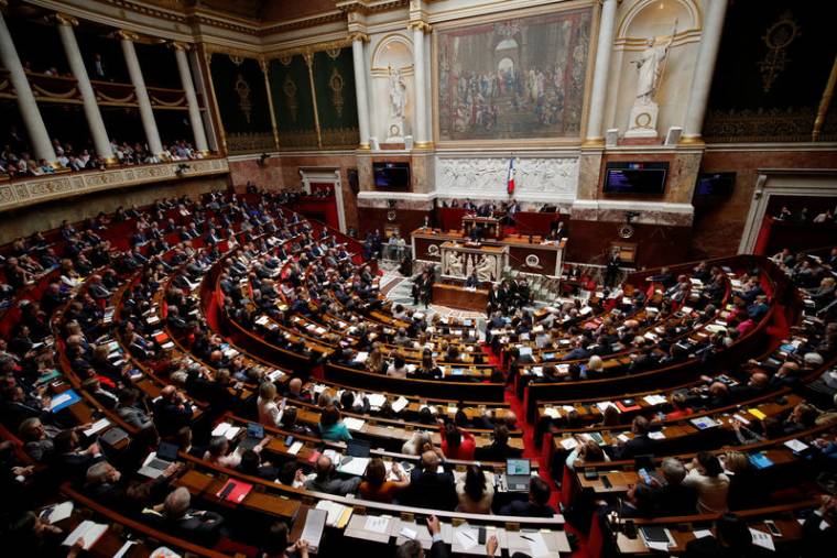 L'ASSEMBLÉE VOTE LARGEMENT LA CONFIANCE AU GOUVERNEMENT