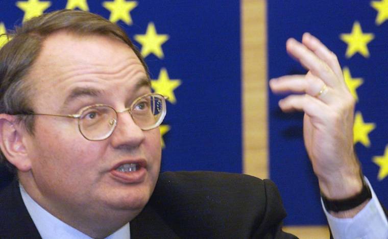 Jean-Louis Bourlanges, le 16 décembre 1999, à Strasbourg ( AFP / GERARD CERLES )