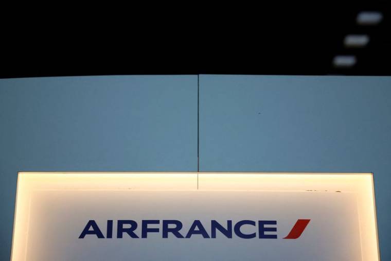 Le logo de la compagnie aérienne Air France à l'aéroport de Paris Charles de Gaulle