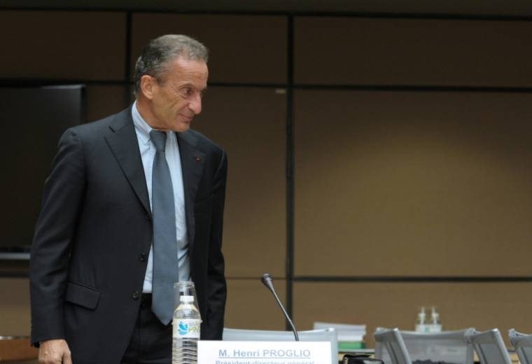 Le PDG d'EDF, Henri Proglio, arrive pour son audition devant une commission d'enquête parlementaire sur les prix de l'électricité, à Paris le 22 octobre 2014 ( AFP / ERIC PIERMONT )