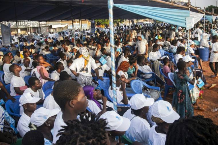 Des partisans de l'Union pour la République (UNIR), le parti au pouvoir, rassemblés pour un meeting de campagne, le 27 avril 2024 à Lomé, au Togo ( AFP / Dodo ADOGLI )