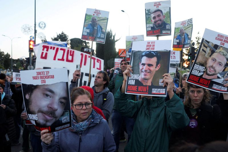 Des manifestants israéliens à Jérusalem, demandant la libération des otages détenus à Gaza