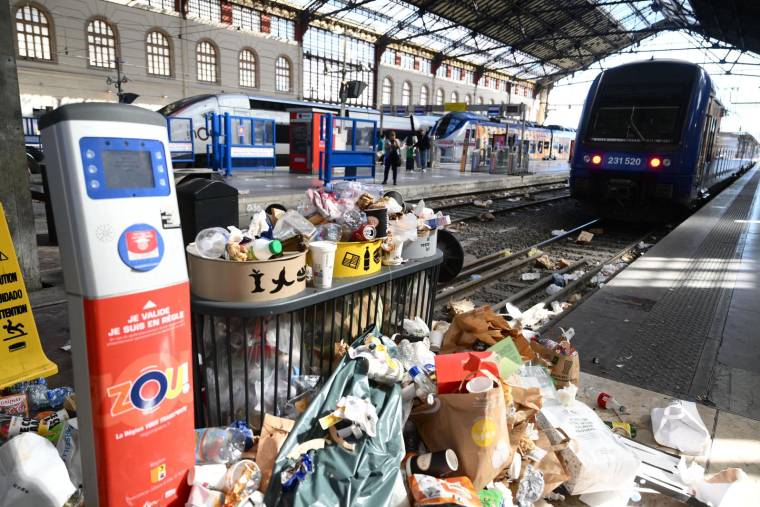 La gare Saint-Charles, à Marseille, le 8 août 2023. ( AFP / CHRISTOPHE SIMON )