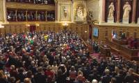 Charles III ovationné à son arrivée au Sénat français