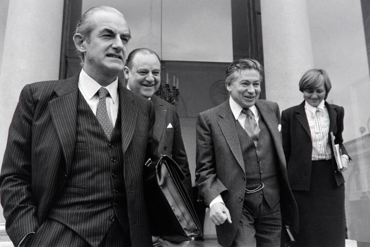 De gauche à droite : Alain Peyrefitte, ministre de la justice, Raymond Barre, Premier ministre, Jacques Limouzy, secrétaire d'Etat chargé des relations avec le parlement et Monique Pelletier, secrétaire d’État auprès du garde des sceaux, en 1981 ( AFP / PIERRE GUILLAUD )