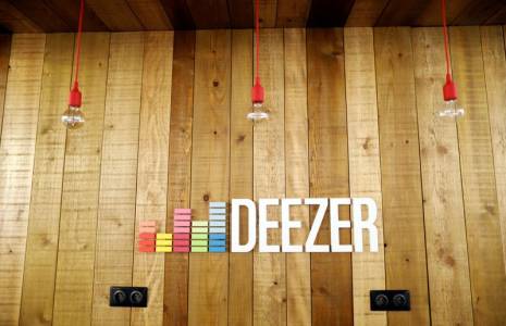 Le logo du service de streaming musical Deezer à son siège, à Paris