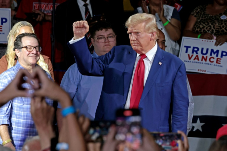 Donald Trump lors d'un meeting à Flint (Michigan), le 17 septembre 2024. ( AFP / JEFF KOWALSKY )