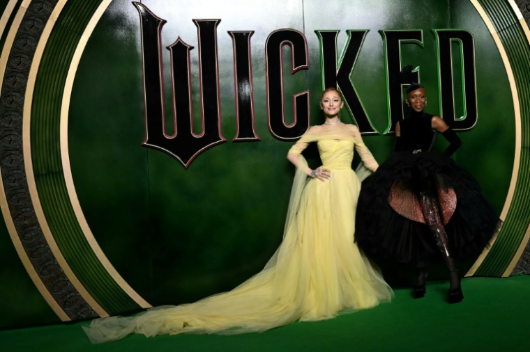 La chanteuse Ariana Grande (gauche) et l'actrice Cynthia Erivo (droite) lors de la première britannique de "Wicked" à Londres, le 18 novembre 2024 ( AFP / Ben STANSALL )