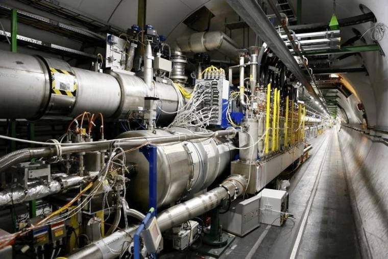 REMISE EN SERVICE DE L'ACCÉLÉRATEUR DE PARTICULES LHC DU CERN