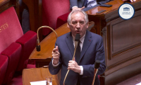 "On n'a pas le droit de séparer la province et le cercle des pouvoirs à Paris" (Bayrou)