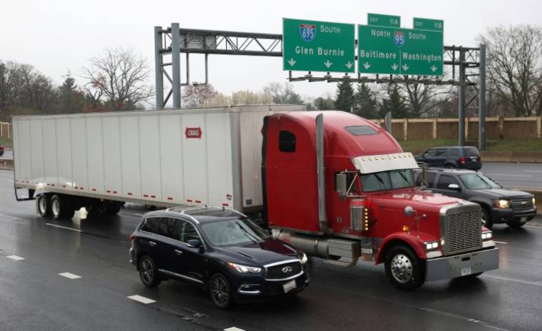 Un camion sur une route à Baltimore, le 27 mars 2024  ( GETTY IMAGES NORTH AMERICA / Kevin Dietsch )