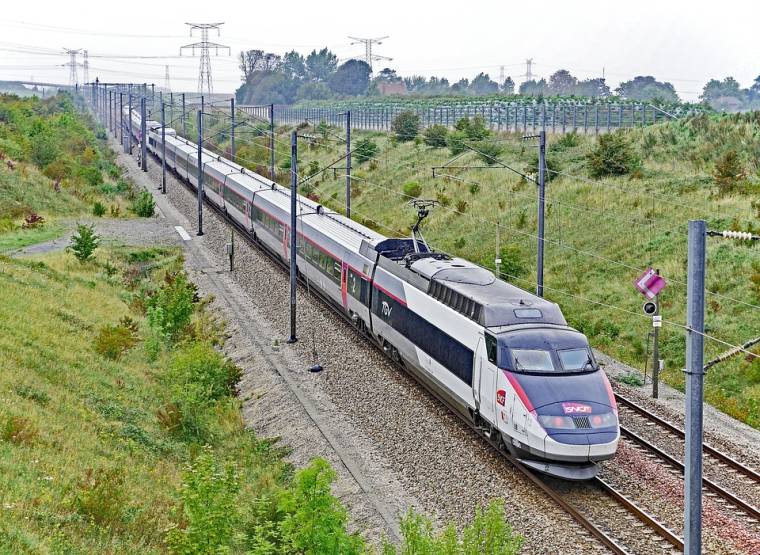 Le trajet en TGV le moins cher au kilomètre est celui entre Bordeaux et Tarbes. (illustration) (HPGRUESEN / PIXABAY)