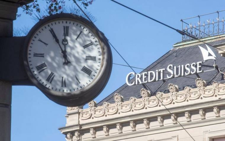 Logo de Credit Suisse sur la place Paradeplatz à Zurich