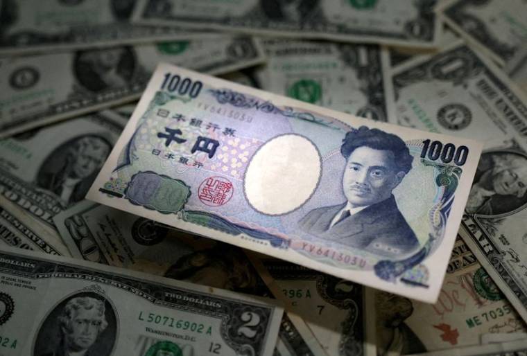 Photo d'archives: Le yen japonais et le dollar américain