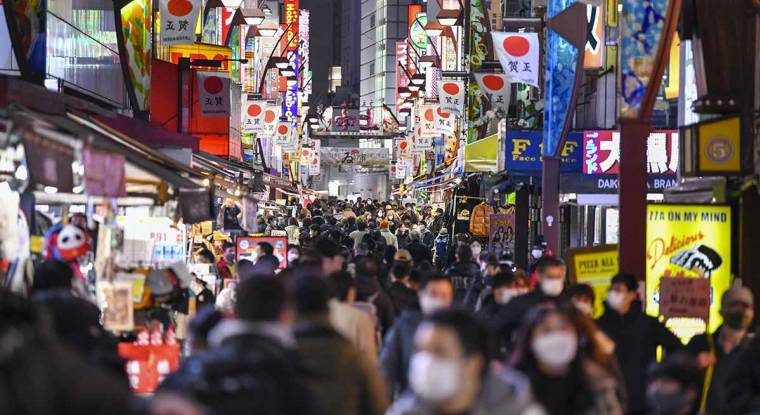 Pour l'heure, les ménages japonais ont à peine ralenti leur consommation, qui contribue au PIB à hauteur de 60%. (© K. Nogi / AFP)