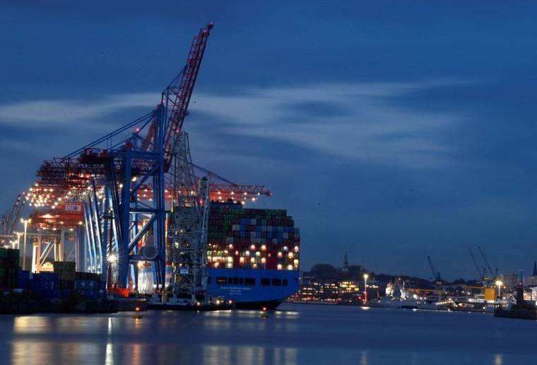 Le cargo "Cosco Shipping Gemini" de la compagnie maritime chinoise "Cosco" au terminal à conteneurs "Tollerort" dans le port de Hambourg