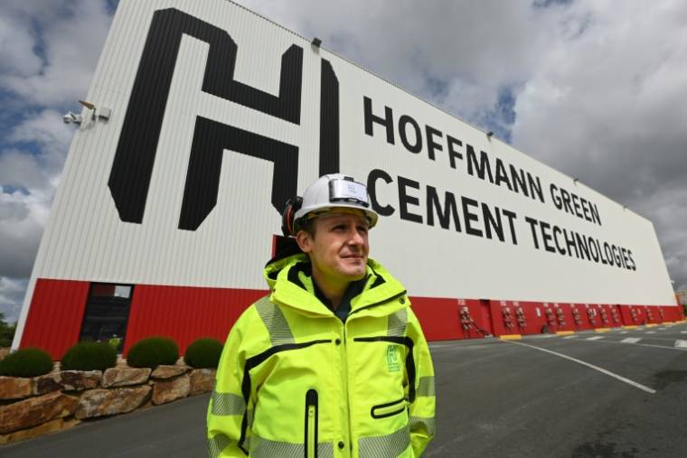 Julien Blanchard co-fondateur de Hoffmann Green sur le site de production à Bournezeau (ouest) le 10 mai 2023 ( AFP / Sebastien SALOM-GOMIS )