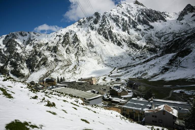 La station de ski du Grand Tourmalet dans les Hautes-Pyrénées, le 2 mai 2024, ou Emmanuel Macron emmènera mardi le président chinois Xi Jinping ( AFP / Lionel BONAVENTURE )