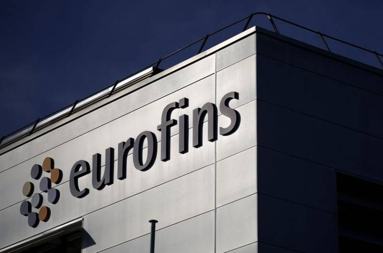 Le logo d'Eurofins Scientific est visible sur un bâtiment de la société à Nantes