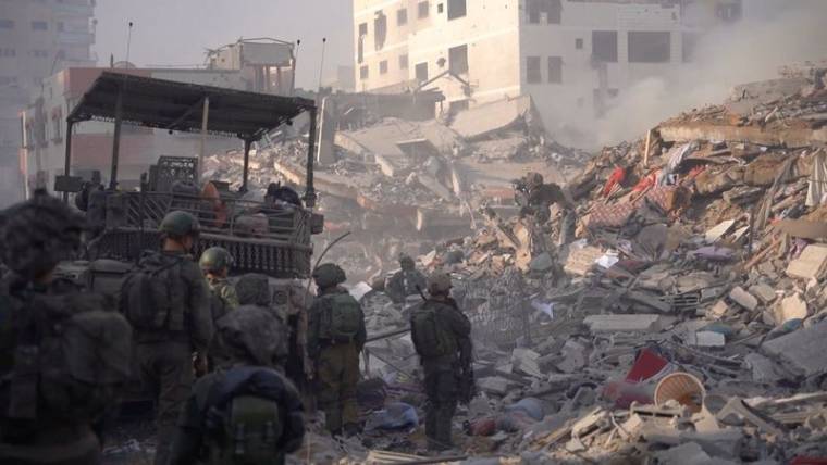 Les soldats israéliens opèrent à Gaza