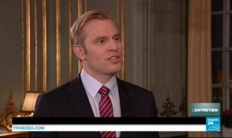 Le roi de Suède veut "renforcer les relations" avec Paris