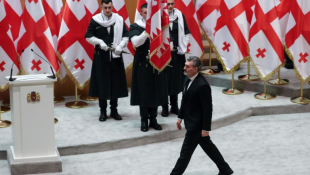 Le nouveau président géorgien Mikheïl Kavelachvili avant sa prestation de serment le 29 décembre 2024 au Parlement de Tbilisi ( POOL / Irakli Gedenidze )