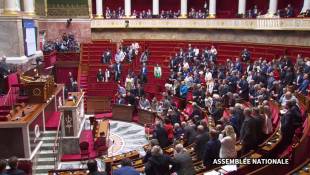 "L'Europe n'est plus un continent de paix", dit Zelensky devant les députés français