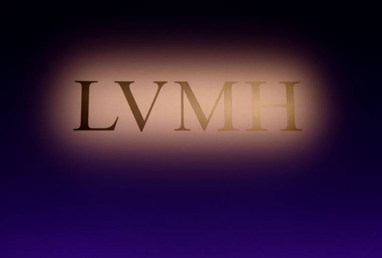 Le logo de LVMH à Paris