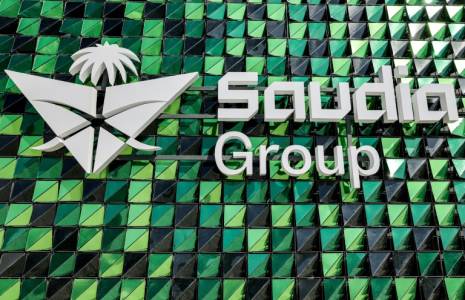 Le groupe Saudia, propriétaire de la compagnie aérienne nationale saoudienne du même nom, a annoncé lundi une commande ferme de 105 avions Airbus ( AFP / Giuseppe CACACE  )