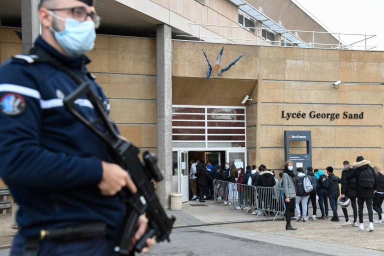 Près de 130 menaces d'attentat via les espaces numériques de travail ont visé depuis cinq jours des lycées et collèges, en Ile-de-France, dans les Hauts-de-France et la région Grand-Est ( AFP / BERTRAND GUAY )