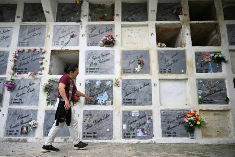 Les caveaux du cimetière de San Bernardo, le 10 avril 2024 en Colombie ( AFP / Raul ARBOLEDA )