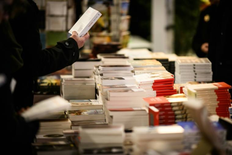 Dans une librairie éphémère à Nantes (Loire-Atlantique), le 1er février 2024 ( AFP / LOIC VENANCE )