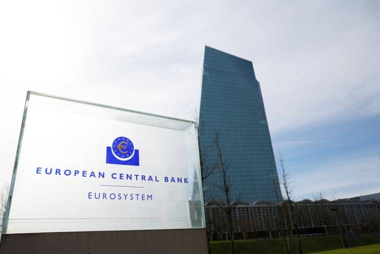 Le logo de la Banque centrale européenne (BCE) devant son siège à Francfort