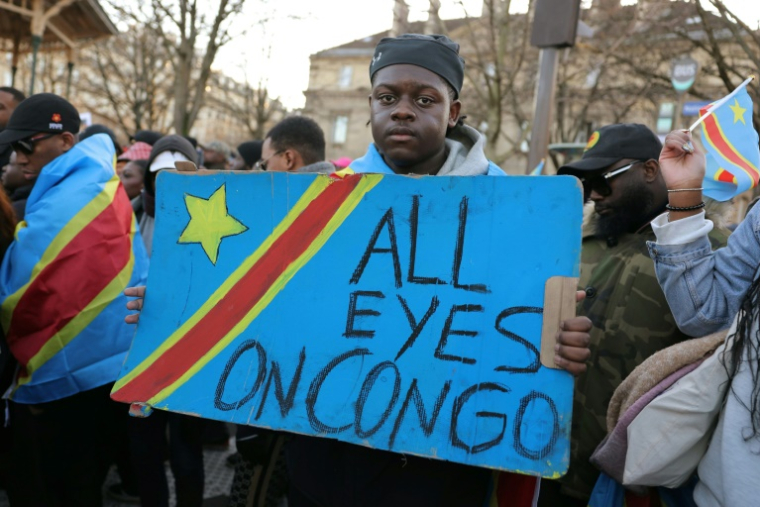 Manifestation à Paris pour dénoncer le manque de soutien international face à l'offensive du groupe armé M23 soutenu par le Rwanda dans l'Est de la République démocratique du Congo, le 1er février 2025 ( AFP / Thomas SAMSON )