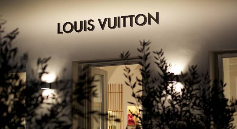 Le titre du groupe de luxe gagne 16% sur un an. (© cc M. Lebreton)