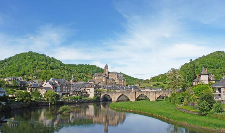 Pour la première place, cap sur Estaing, petit village de 500 et quelques âmes, dans l'Aveyron. (Crédits photo : Pixabay - Jean Louis Tosque  )