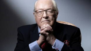 Jean-Marie Le Pen, figure de l'extrême droite française, pris en photo à son domicile à Saint-Cloud près de Paris le 14 janvier 2021 ( AFP / JOEL SAGET )