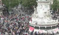 A Paris, des milliers de manifestants se rassemblent contre l'extrême droite