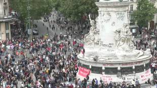 A Paris, des milliers de manifestants se rassemblent contre l'extrême droite